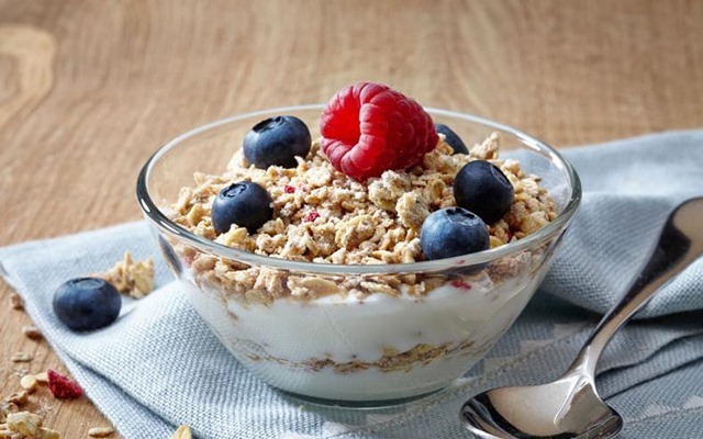 Receta: Desayuno de avena con frutas – SanusVitae
